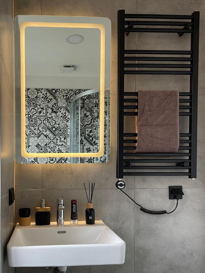 Premium Apartment In Quiet & Historical Area Рига Экстерьер фото